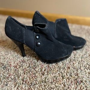 Black heels size 8